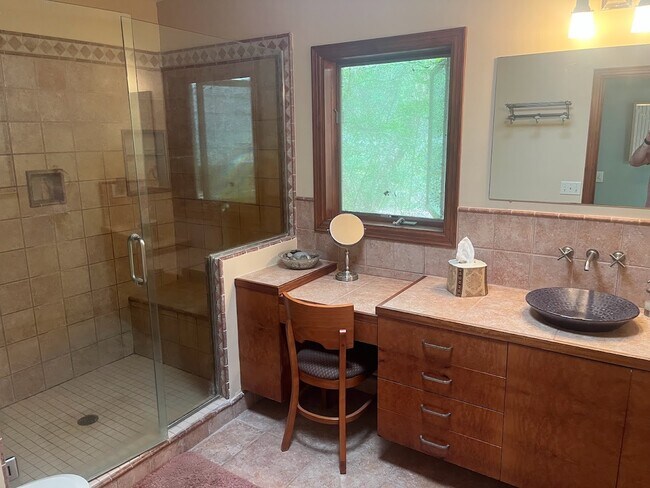 Foto del edificio - 165 E Miller Rd