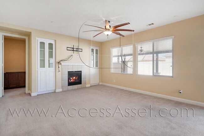 Foto del edificio - Gorgeous Quiet Two-Story with Home With 5 ...