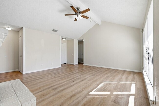 Building Photo - 1234 Roan Dr