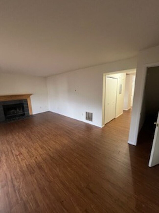 Foto del edificio - 3 bedroom, 2.5 bath townhome: Cedar Grove Townhomes. *6-MONTH LEASES ACCEPTED!*