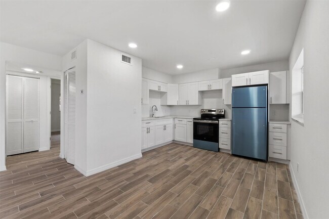 Foto del edificio - 1301 Emerald Terrace