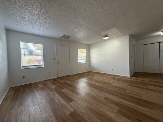 Foto del edificio - 2 bed/ 1 bath in Plant City