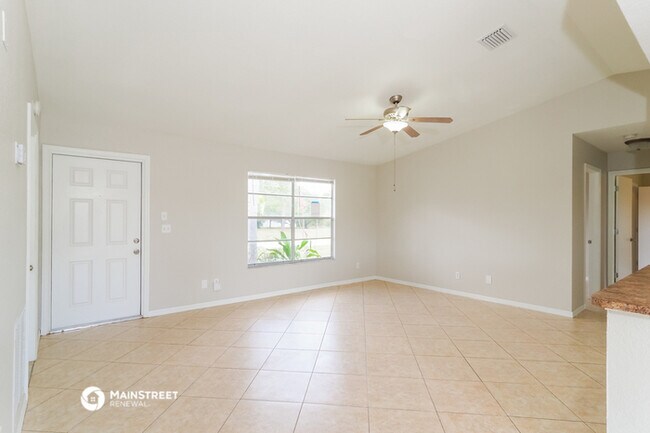 Foto del edificio - 686 SW Violet Ave