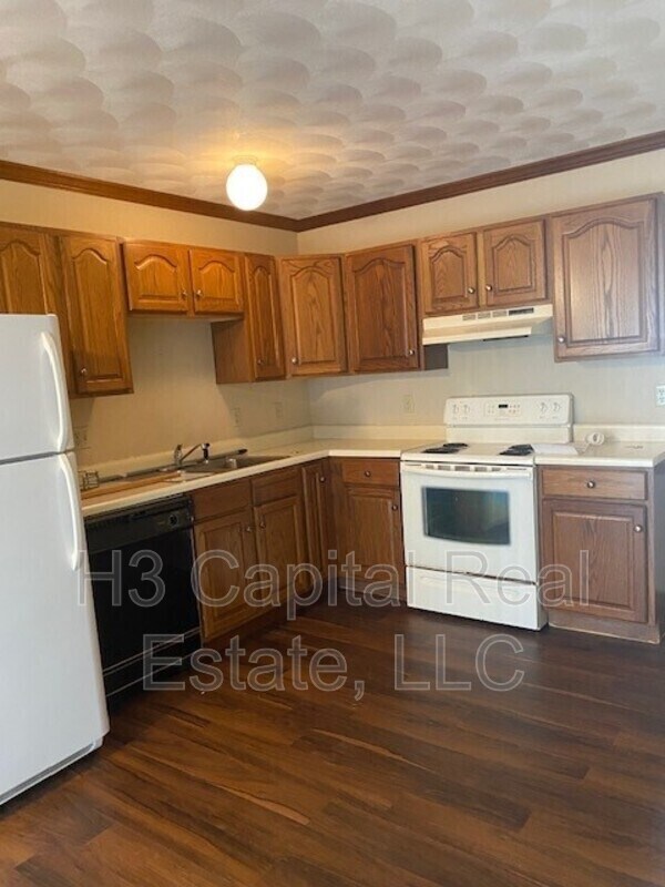 Building Photo - 102 Southgate Dr