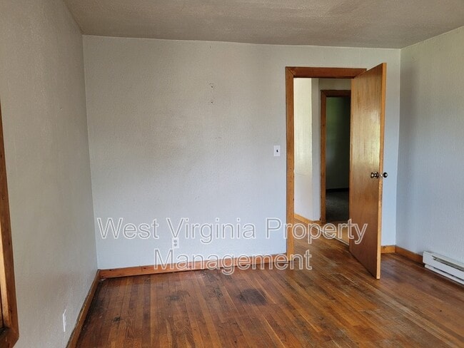 Building Photo - 606 21st St W