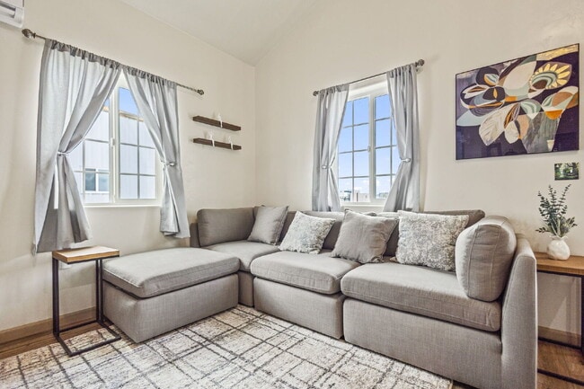 Building Photo - Stylish Furnished Tiny Home • 1 Bedroom • Laundry • Gated Community
