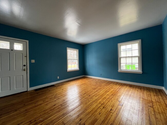 Building Photo - Charming 2-Bedroom Rental in Bethlehem Tow...