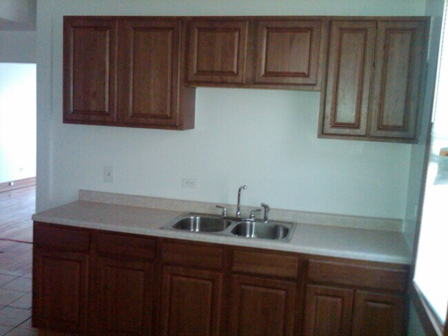 Kitchen - 910 W 77th St