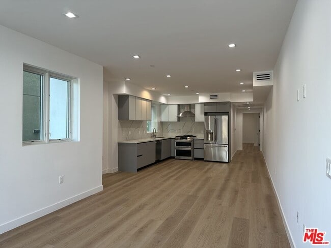 Building Photo - 9842 Vidor Dr