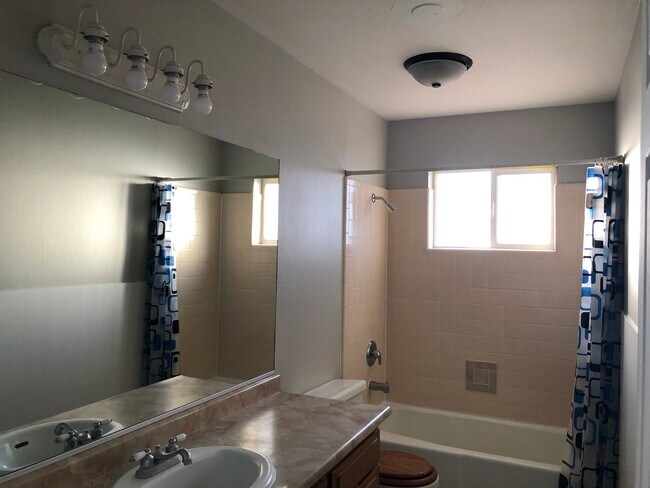 Building Photo - 4593 N Wagon Wheel Dr