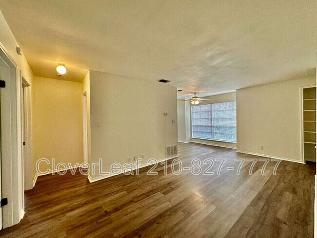 Foto del edificio - 10567 Starcrest Dr