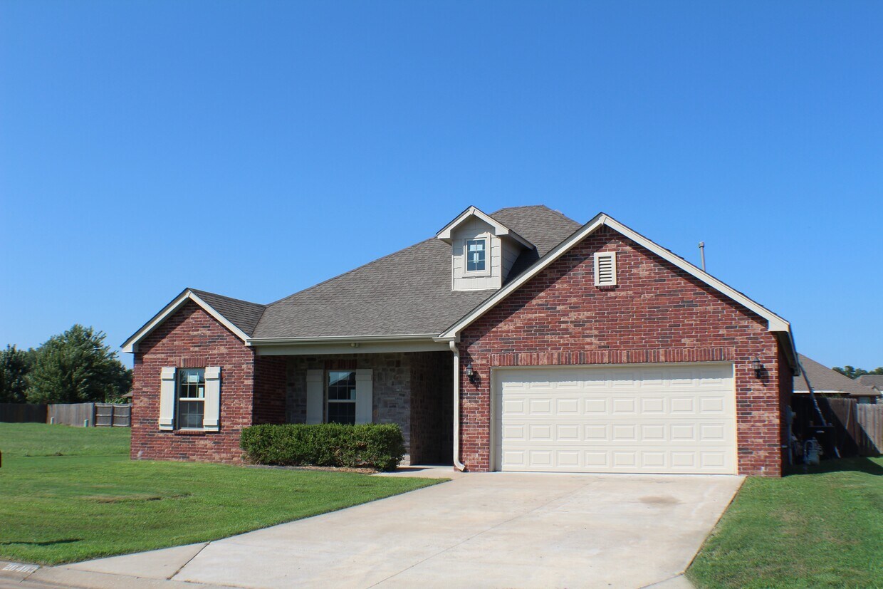 Primary Photo - 26483 Gallo Dr