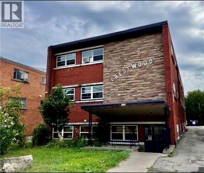 Photo du bâtiment - 1250 Fennell Ave E