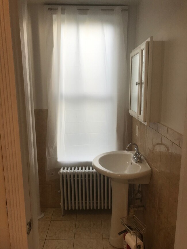 Foto del edificio - 410 E 117th St