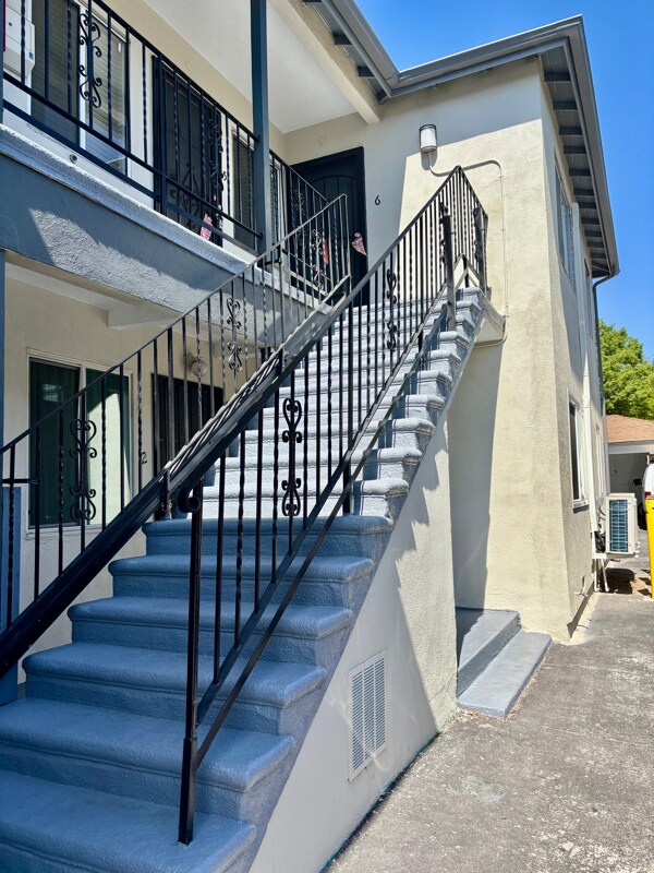Foto del edificio - 6640 Woodman Ave