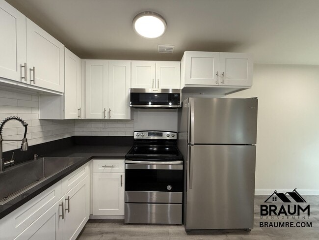 Foto del edificio - 5611 Fulcher Ave