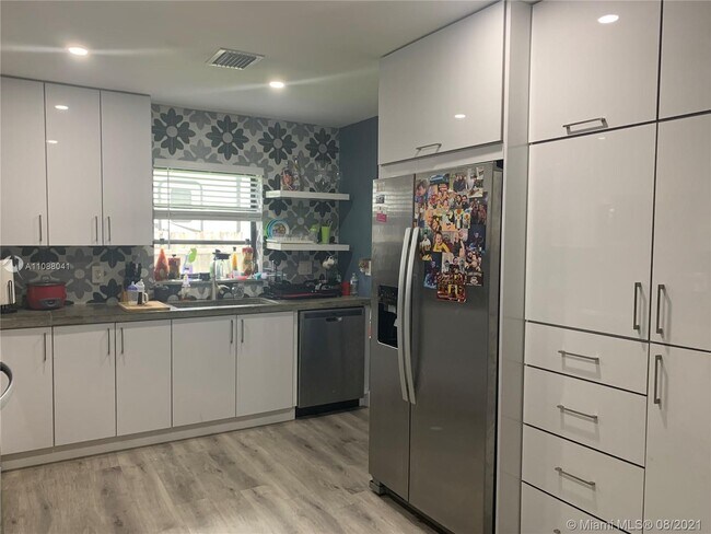 Foto del edificio - 4510 SW 102nd Ct