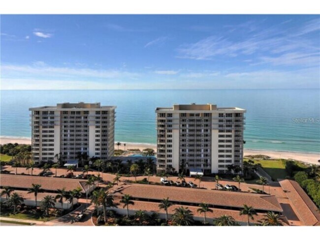 Foto del edificio - Newly listed 2 bedroom condo on the beach!