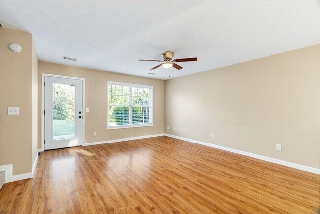 Foto del edificio - 2Bed/2.5Bath at Donahue Crossing Available!