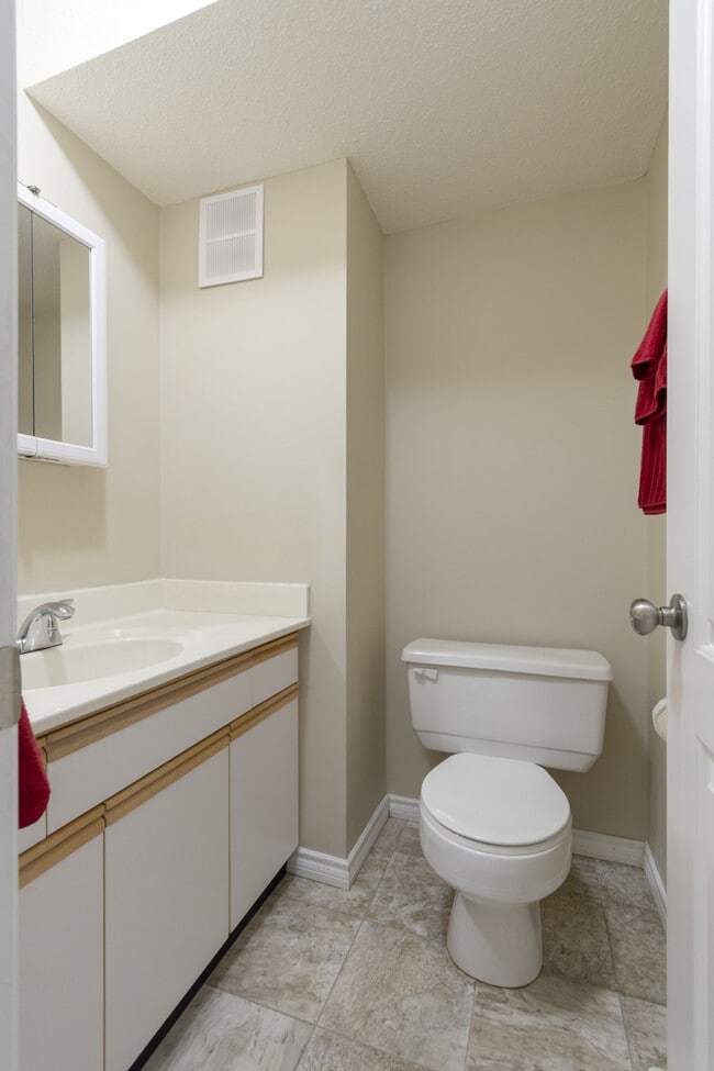 Building Photo - Creston Place