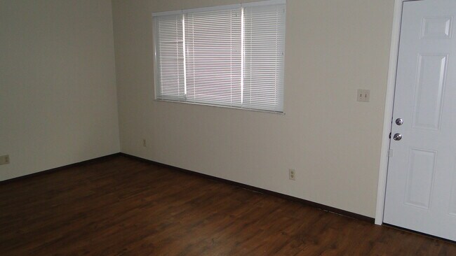 Foto del edificio - 433 N Old St Louis Rd