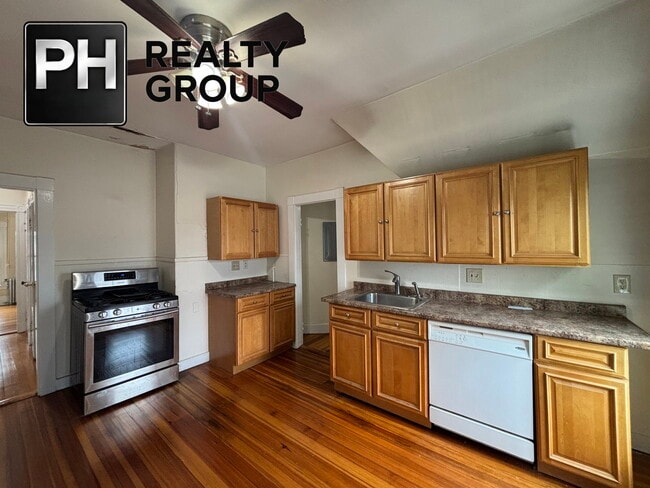 Building Photo - Park Road, Belmont, MA 02478 - 2 BR 1 BA triplex