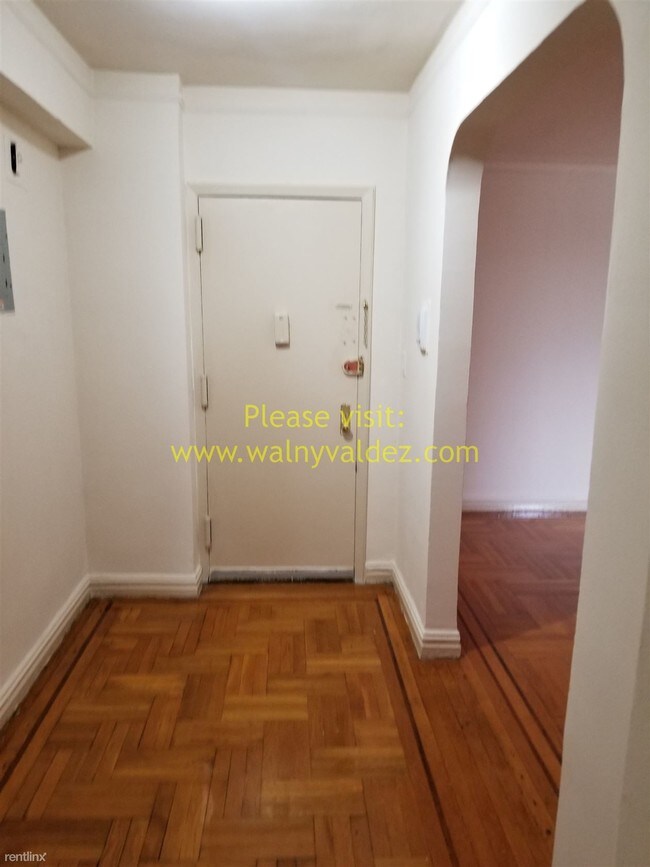 Foto del edificio - 2285 Bathgate Ave