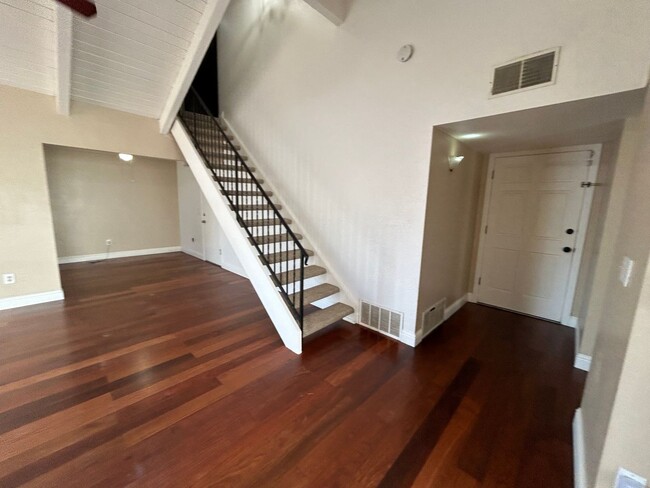 Building Photo - 316 Avila Ct