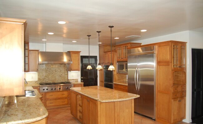 Building Photo - 1572 Tower Grove Dr