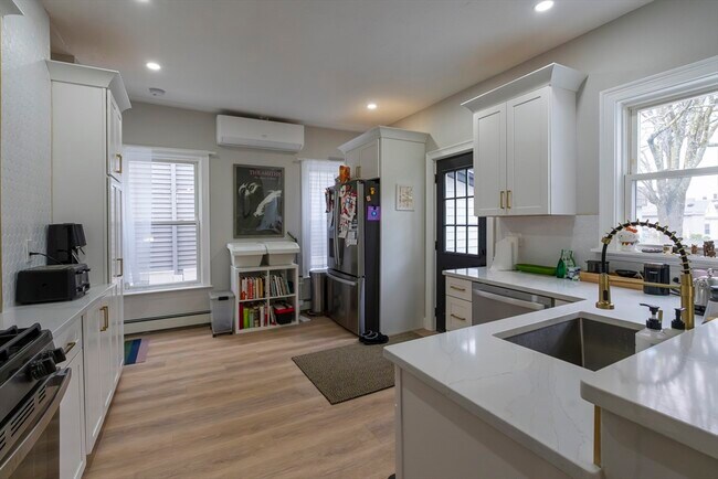 Foto del edificio - 36 Sargent Ave