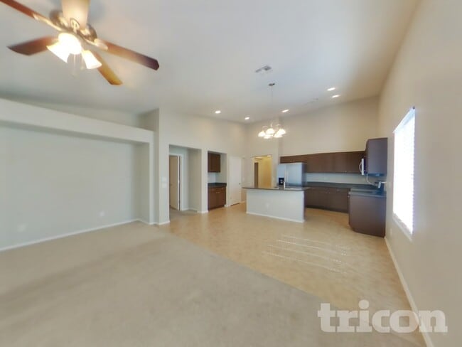 Foto del edificio - 1502 E Mayfield Dr