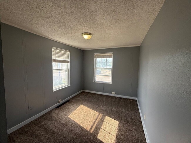 Building Photo - 1321 Army Post Rd