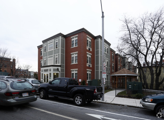 Building Photo - Greenway Apartments