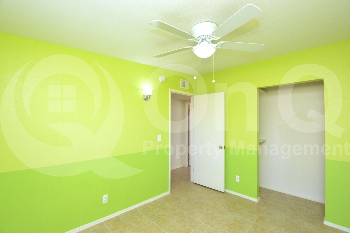 Primary Photo - 26 E Ivy St