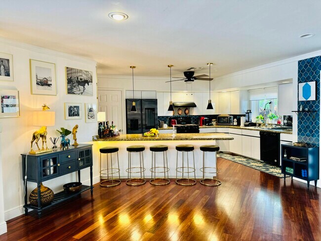 Foto del edificio - 1728 NE 40th St