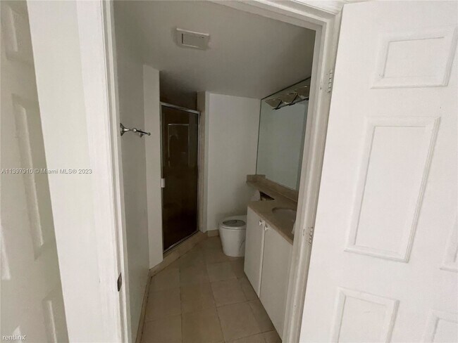 Building Photo - 3 br, 3 bath Condo - 140 Meridian Ave Apt 332