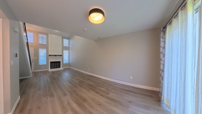 Building Photo - 1112 Woodgate Dr