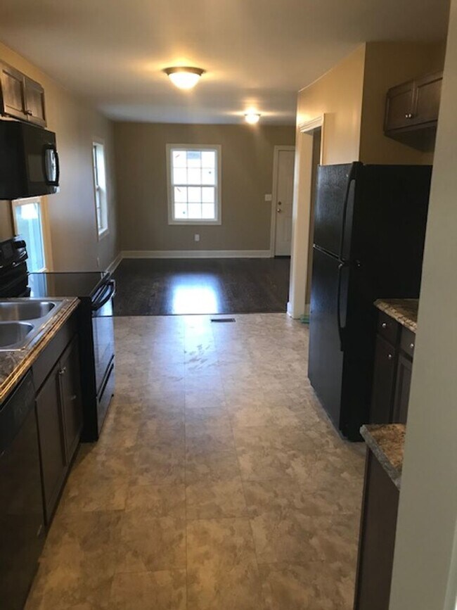 Foto del edificio - Exclusively Offered By Muse Realty Rentals...