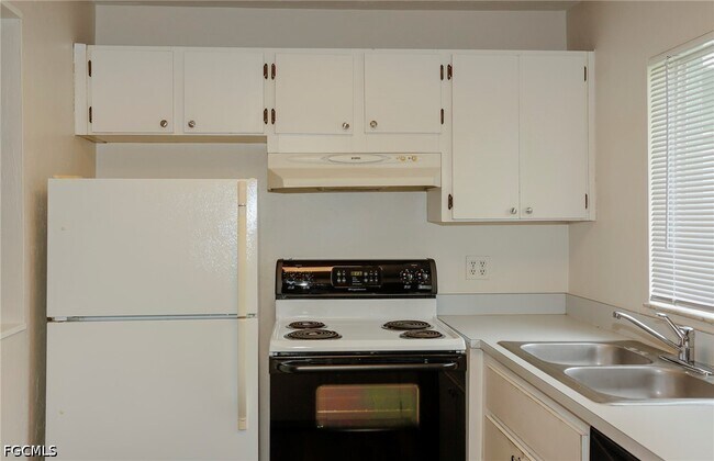 Foto del edificio - 8061 Country Rd