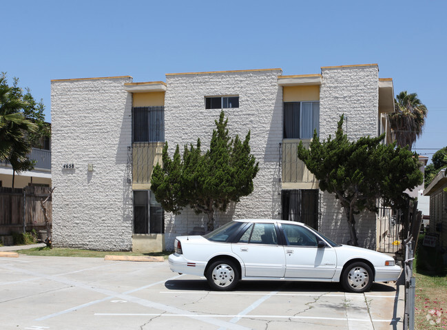 Building Photo - 4658 E Mountain View Dr