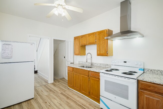 Foto del edificio - 635 W Russell St