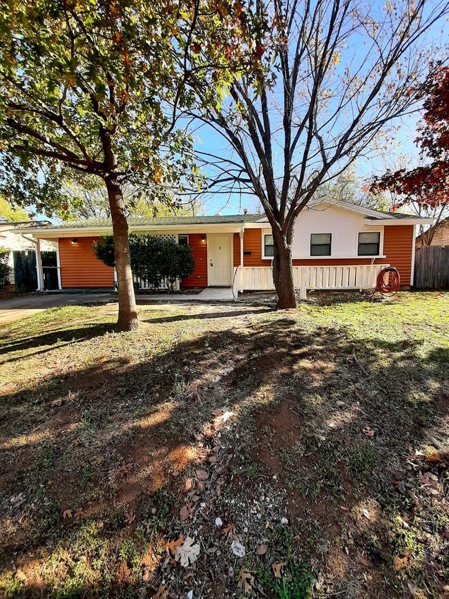 Photo - 816 Denton Dr House