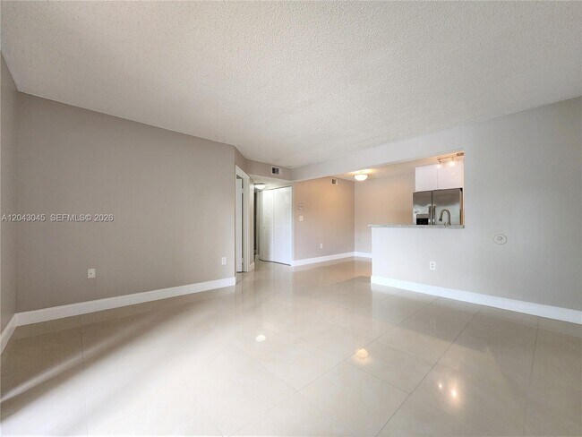Foto del edificio - 251 Palm Cir W
