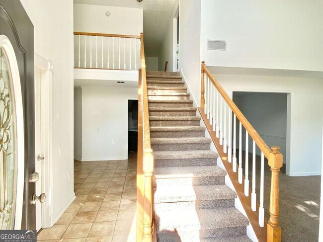 Foto del edificio - 640 Suwanee Lakes Cir NW