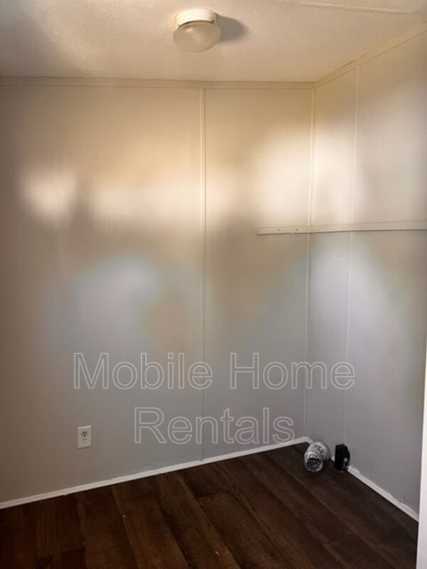 Building Photo - 2072 Evans Dr