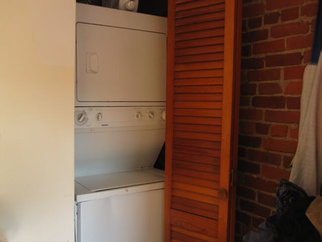 Building Photo - 103 Gainsborough St
