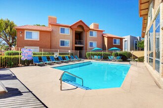 Building Photo - Royal Palms