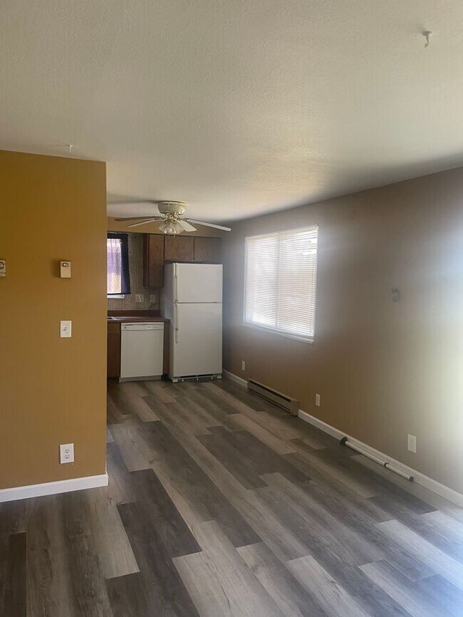 Foto del edificio - *Available Now! View by Self-Viewing Lock ...