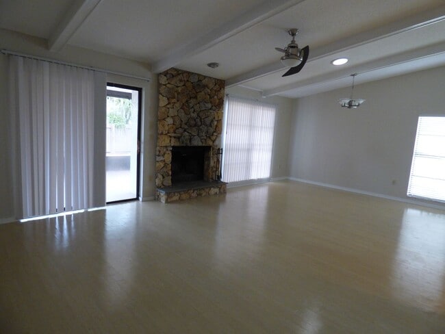 Building Photo - ***APPLICATION PENDING.  DO NOT APPLY! ***...