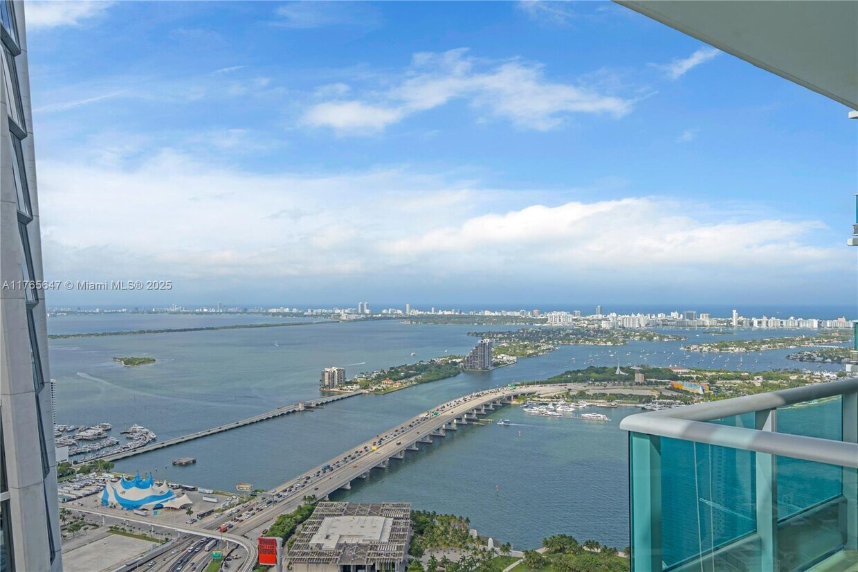 Foto principal - 900 Biscayne Blvd